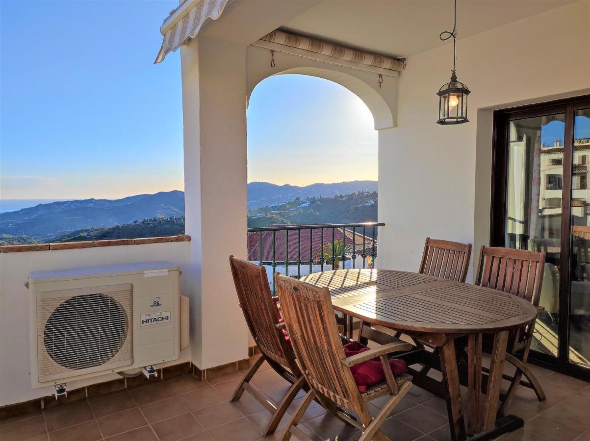 Lovely 2 Bedroom Apartment With Sea View, Фріхіліана Екстер'єр фото