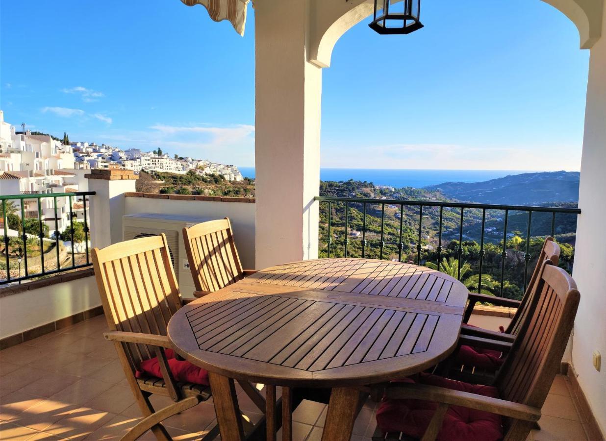 Lovely 2 Bedroom Apartment With Sea View, Фріхіліана Екстер'єр фото